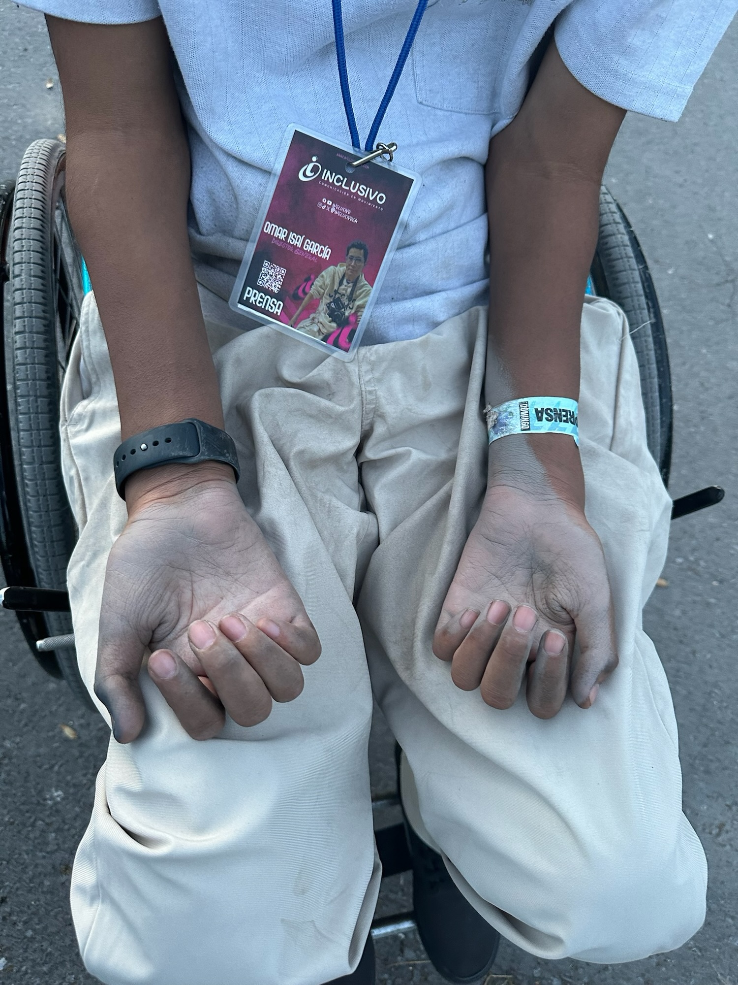 Bajado de la plataforma inclusiva; La odisea de reportear en silla de ruedas en el Tecate Pa’l Norte 2026