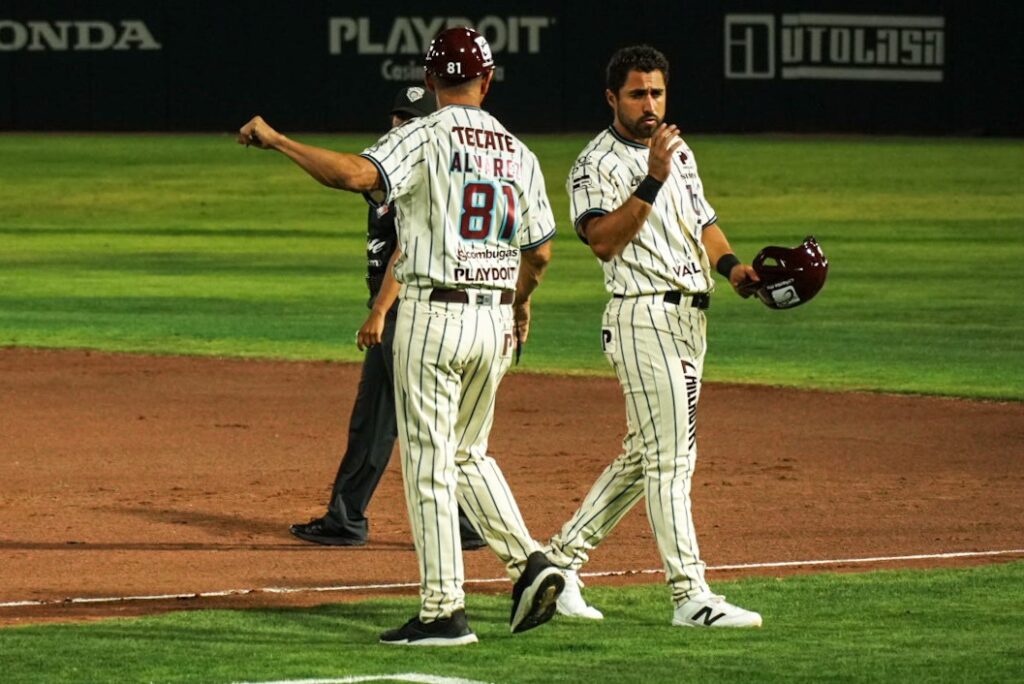 Sultanes de Monterrey vence 12-10 a Algodoneros en el juego inaugural