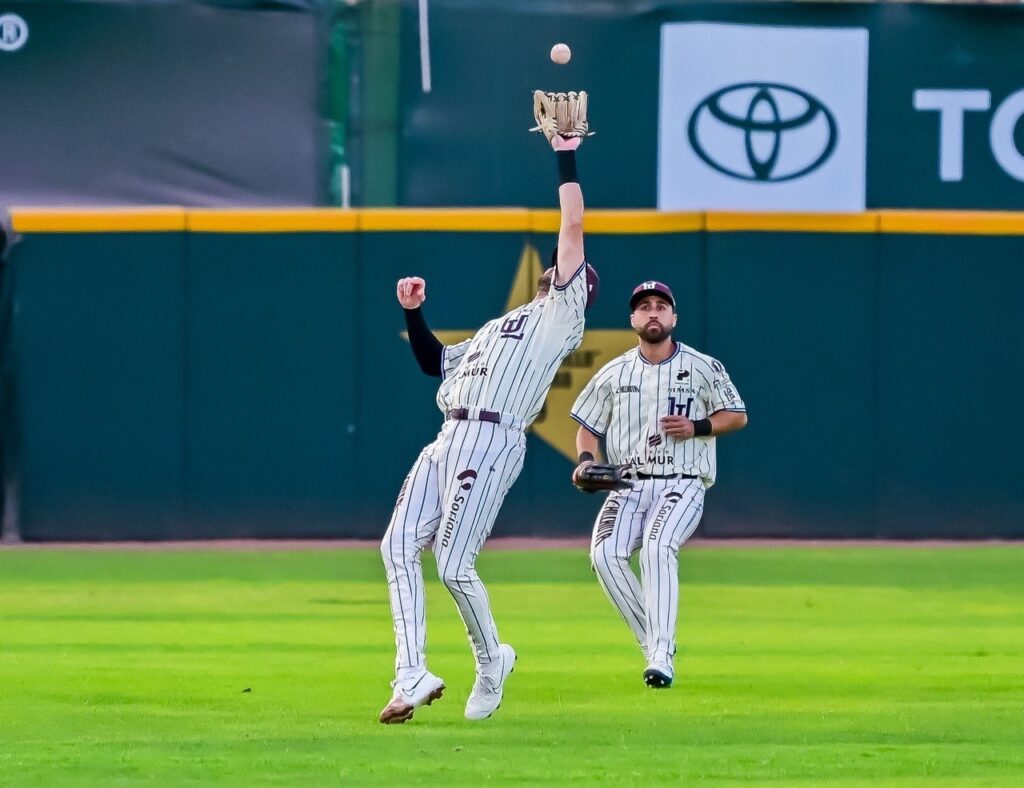 Errores defensivos y pitcheo castigado hunde a Algodoneros; cae 19-3 y pierde la serie