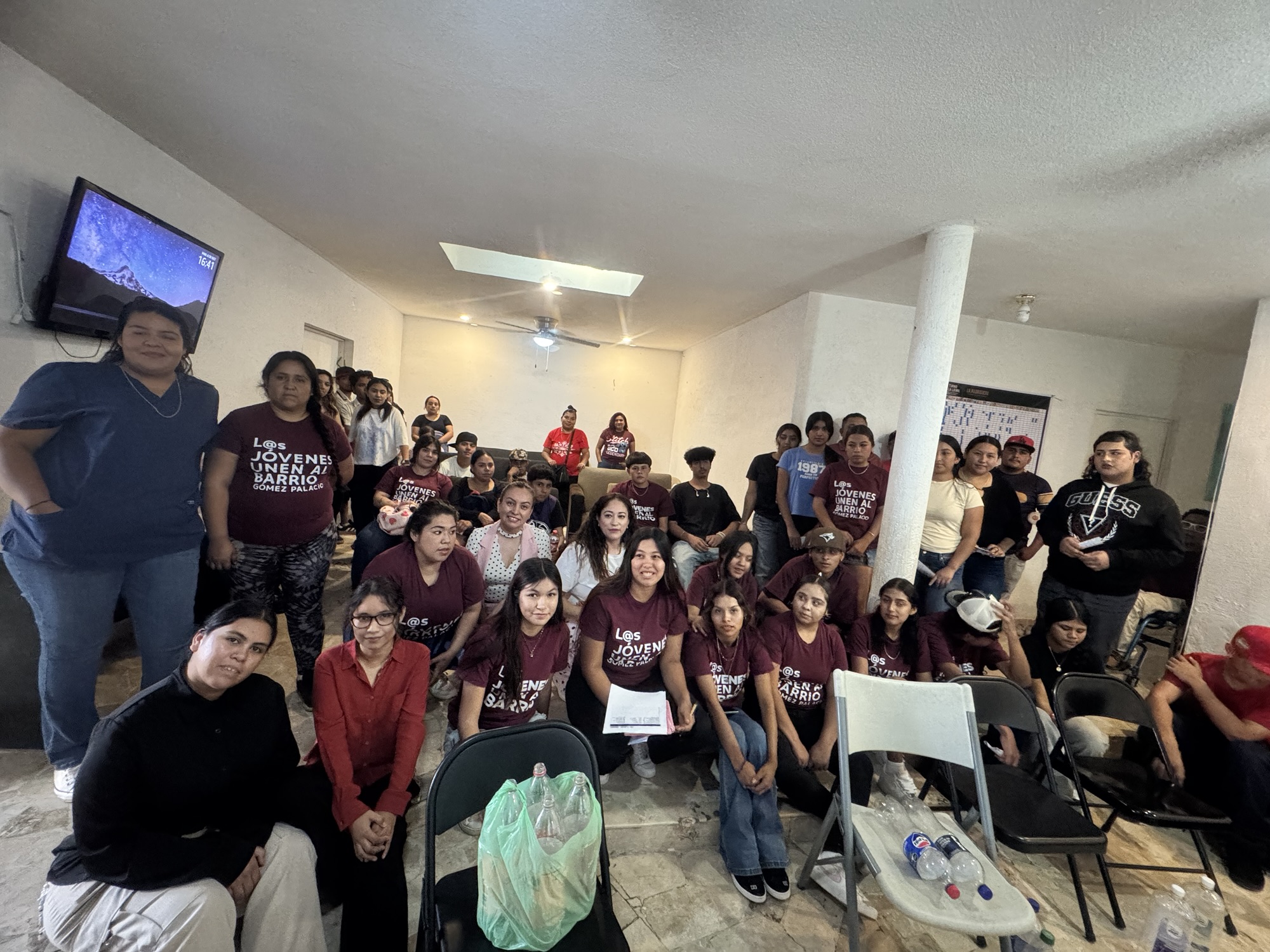L@s Jóvenes Unen al Barrio aprenden a emprender; taller enseña elaboración de productos de limpieza